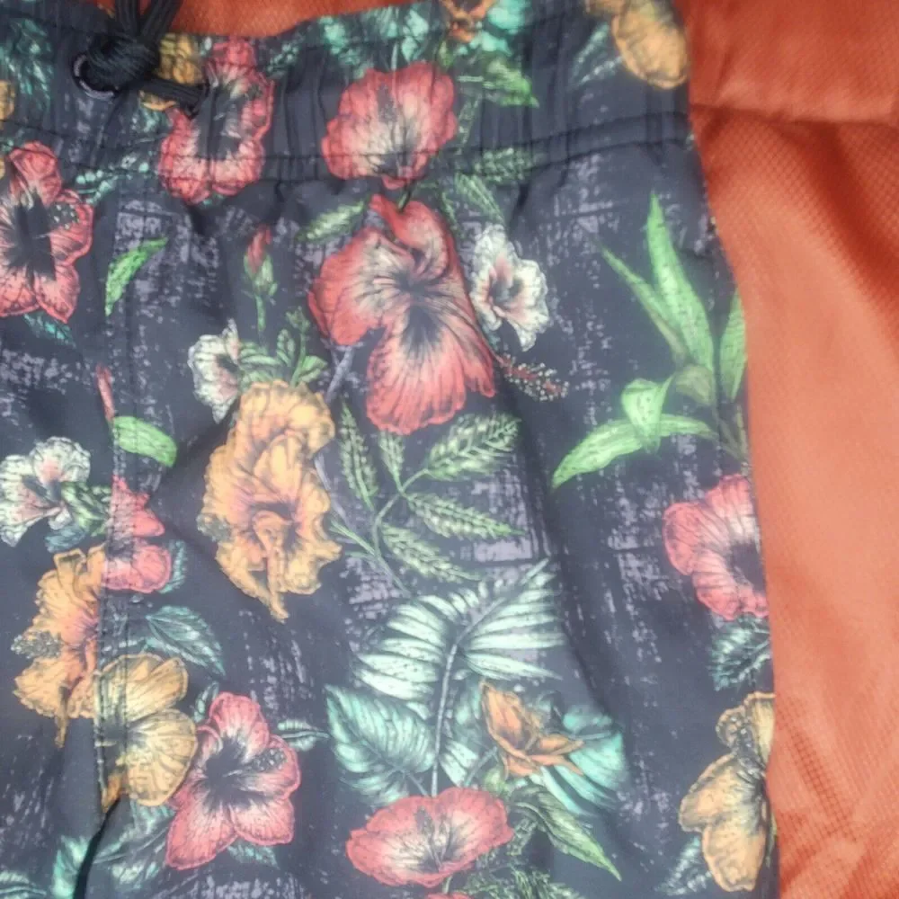 Psycho Tuna Swim Trunks Youth Medium 10-12‎ Board Shorts Hawaii Tropical Flowers